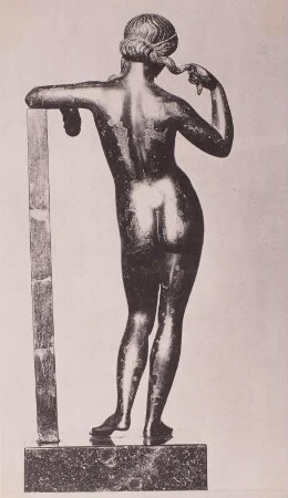 Aphrodite mit Apfel