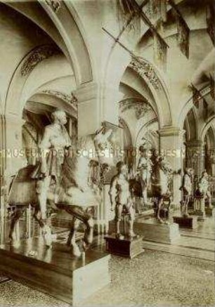 Teil der Harnischausstellung im Obergeschoss des Südflügels im Zeughaus