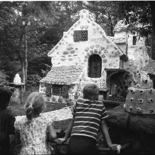 Niederlande. Kaatsheuvel, Europalaan 1. De Efteling, Freizeitpark mit Märchenwald. Hexenhaus aus dem Märchen Hänsel und Gretel