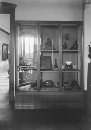 Ausstellungsvitrine zum Thema China