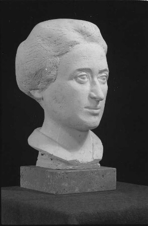 Modell zur Büste von Rosa Luxemburg : Modell zur Büste von Rosa Luxemburg. Gips (vor 1957; W. Arnold)