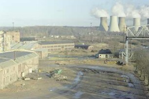 Labor Leuna, doppelstöckige Baracke am der Stelle Werk 1, Haus an der Tiefbrücke, Tiefbrücke, Hochbrücke, von SW