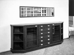 Sideboard : Leipzig. Leipziger Herbstmesse (Vormesse), 1986. Sideboard. Holz, folienbeschichtet (1986; VEB Möbelkombinat Berlin (MKB))