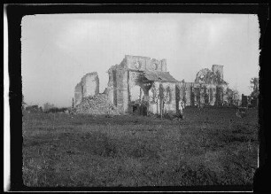 Kirchenruine in Givenchy-en-Gohelle (Dep. Pas-de-Calais, Frankreich)