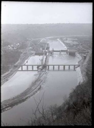 Hessigheim, Blick von der Kanzel auf die Wehr- u. Schleusenbaustelle (Hochformat)