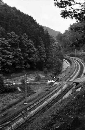 Hochspeyer: Bahnlinie und B 37 im Tal bei Hochspeyer