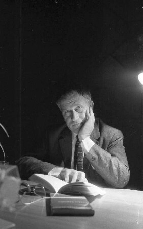 Lesung des Schriftstellers Wolfgang Hildesheimer im Studentenwohnheim Waldstadt.