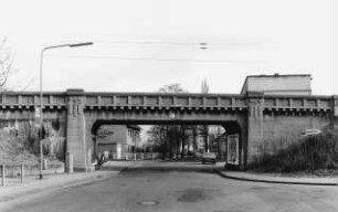 Eisenbahnbrücke; Frankfurt, Zuckschwerdtstraße