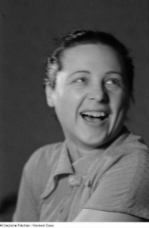 Portrait einer lachenden Frau