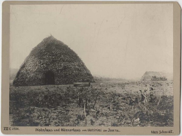 Maison d'habitation et maison pour hommes à Uazirimi, dans la région des sources du Jauru (Paressi-Kabiši)