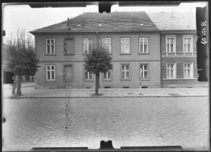Neuruppin, Virchowstraße. Wohnhaus. Straßenfront