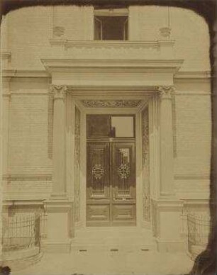 Ohne Titel (Villa im Kielganviertel, Eingang)