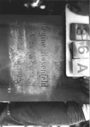 Grabstein 36 (Index: 100105197) Material: Sandstein Zustand: sehr gut Maße HxBxT: 100x45x24 cm Beschreibung: Stele, Sockel, Giebel mit Eckakroteren, Schriftfeld eingetieft: Grabstein 36A
