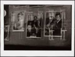 Familienbilder hinter Glas (Altersgruppe 18-21)