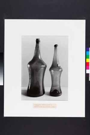 Foto: Zwei Zylinderflaschen aus Glas
