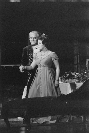 Szenenbilder aus "Tosca", Oper in drei Akten von Giacomo Puccini mit Libretto von Giuseppe Giacosa und Luigi Illica. Deutsche Staatsoper Berlin, Premiere 03.03.1976