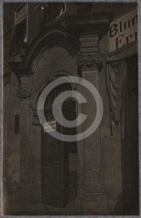 Portal am Bürgerhaus Ölsner in Goldberg