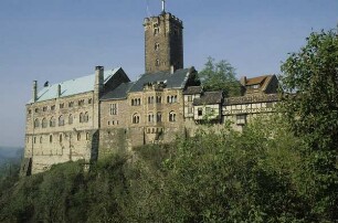 Eisenach. Wartburg. Teilansicht der Burg von Ost. Links Palas, rechts neue Kemenate und Elisabethgang