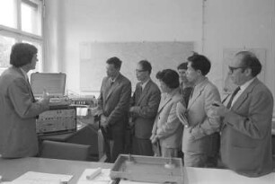 Geophysikalisches Institut der Universität Karlsruhe. Informationsbesuch von acht Erdbebenexperten aus der Volksrepublik China