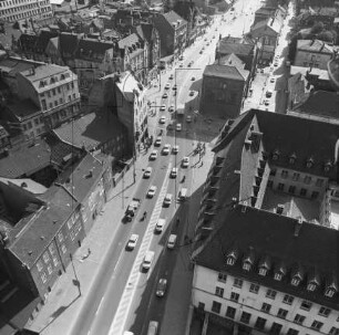 Straßenkreuzung Juri-Gagarin-Ring und Bahnhofstraße in Erfurt : Blickrichtung Südwesten