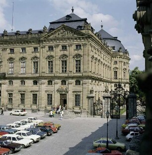 Würzburg. Fürstbischöfliche Residenz. Südflügel. Südwestecke von Südwesten