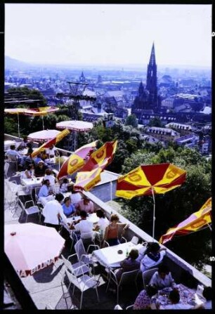 Freiburg: Schlossbergrestaurant Dattler, Terrasse mit Münsterblick