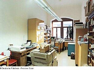 Sächsische Landesbibliothek - Staats- und Universitätsbibliothek Dresden. Außenstelle Deutsche Fotothek. Erdgeschoss. Referat Fotowerkstatt, Dienstzimmer Referatsleiter : Dresden-Neustadt, Bautzner Straße 19. Sächsische Landesbibliothek - Staats- und Universitätsbibliothek Dresden. Außenstelle Deutsche Fotothek. Erdgeschoss. Referat Fotowerkstatt, Dienstzimmer Referatsleiter