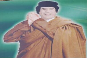 Hauptstadt Tripolis : Riesenposter des Staatschefs Gaddafi im Zentrum der libyschen Hauptstadt Tripolis, aufgenommen 2006