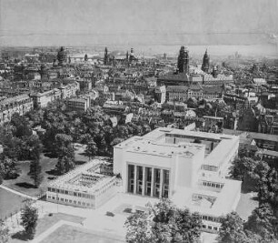 Deutsches Hygiene-Museum : Blick über das Deutsche Hygiene-Museum gegen das Stadtzentrum