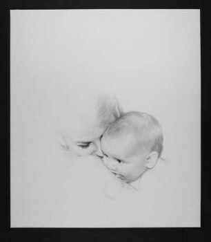 Leipziger Messe. Dresdner Hof. Werbung für Babyseife (Porträt Mutter und Baby). 1969