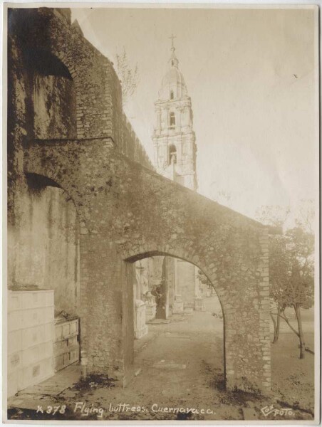 Strebepfeiler mit Bögen Flying buttress Cuernavaca