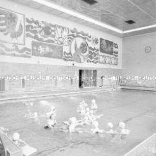 Schwimmtraining für Kinder im Rehabilitationszentrum Klinikum Berlin-Buch