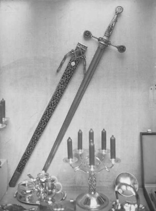 Schwert mit Scheide