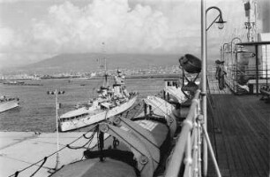 Reisefotos Italien. Schiffe im Hafen von Neapel