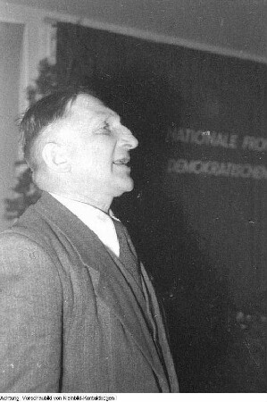 Dresden. Dr. Walter Thürmer, Liberaldemokratische Partei Deutschlands (LDPD) Bürgermeister in Dresden, auf der Gründungskonferenz der Nationalen Front des Landes Sachsen in Dresden, 1949/1950