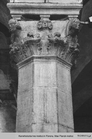 Florenz, Palazzo Davanzati: Pfeilerkapitell mit vier unterschiedlichen Seiten