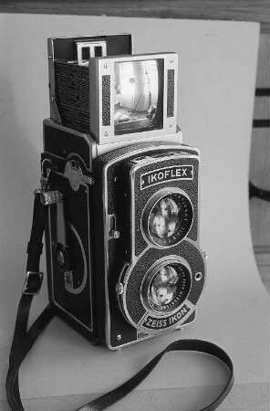 Ikoflex von Zeiss Ikon : Ikoflex von Zeiss Ikon, eine zweiäugige Spiegelreflexkamera
