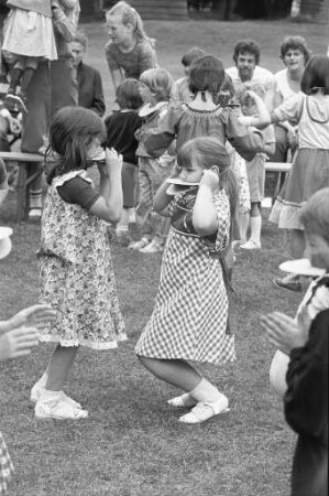 Abschlussfest für eine dreiwöchige Freizeit für Vorschulkinder im Caritas-Waldheim