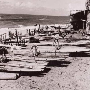 Recife, Jangadas, hochseetüchtige Segelflöße, am Strand, um 1960