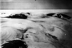 Inlandeis : Inlandeis auf Nowaja Semlja mit Gletscher und Mittelmoräne.