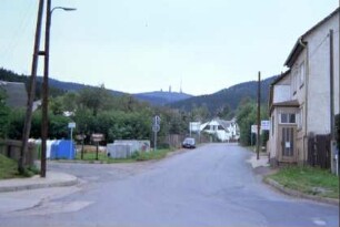 Blick durch die Inselsbergstraße; Containerstellplatz