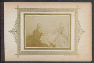 [Porträt von Oscar, Helene und Elsa Mengen, Kniestück sitzend]
