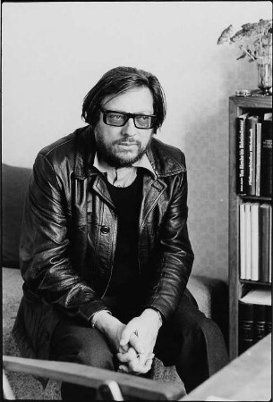 Der Komponist Reiner Bredemeyer in seiner Wohnung in Berlin-Müggelheim