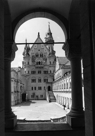 Schwangau-Hohenschwangau. Schloß Neuschwanstein (1869-1899; C. Jank, E. Riedel, G. v. Dollmann). Palas und Ritterhaus