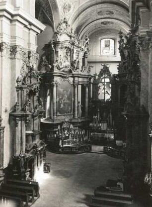 Vilnius. Heilig-Geist-Kirche auch Dominikanerkirche. Innenansicht. Hochaltar von der Orgelempore aus