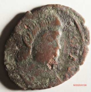 Römische Münze, Nominal Maiorina, Prägeherr Magnentius, Prägeort Lyon, Original