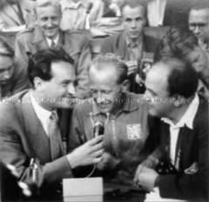Emil Zatopek beim Rundfunkinterview, Olympische Spiele Helsinki 1952