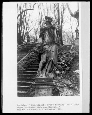 Weibliche Figur (Allegorie) nordwestlich der Kaskade