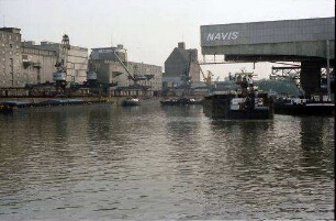 Basel: Einfahrt Zollhafen