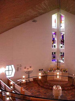 Gulbransson, Olaf Andreas; Oberviechtach; Ev. Kirche - Altarraum (Innenraumperspektive)